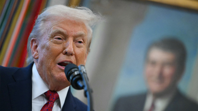  Η Τεχεράνη προειδοποιεί τον Τραμπ ότι τυχόν παρέμβαση των ΗΠΑ κινδυνεύει να αποσταθεροποιήσει την περιοχή