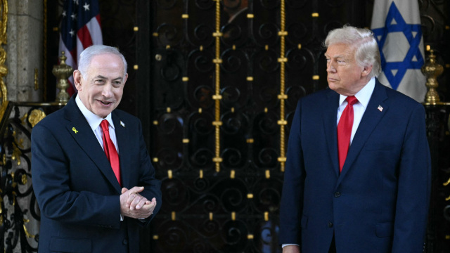 Μαστίγιο και καρότο από τον Τραμπ στον Νετανιάχου: Είπε «ναι» για τουρκικά στρατεύματα στη Γάζα, προανήγγειλε την απονομή χάριτος στον Ισραηλινό πρωθυπουργό