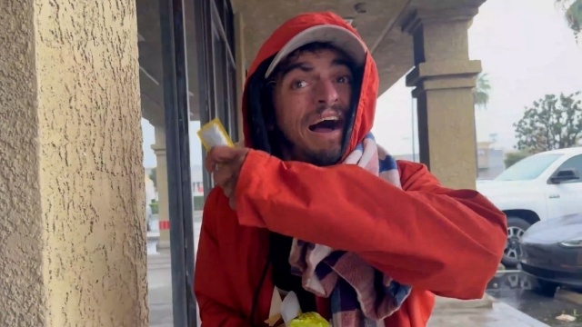 Ο πρώην σταρ του Nickelodeon, Τάιλορ Τσέις επέστρεψε στους δρόμους και συνεχίζει τη χρήση ναρκωτικών