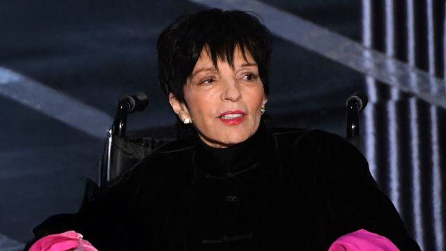 Λάιζα Μινέλι: Η στιγμή που έπιασε τον σύζυγό της να την απατά με άντρα και η μάχη με τις εξαρτήσεις