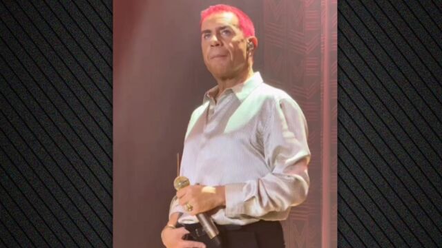 Ο Γιώργος Μαζωνάκης βγήκε με κόκκινα μαλλιά και τραγούδησε στα μπουζούκια, δείτε βίντεο