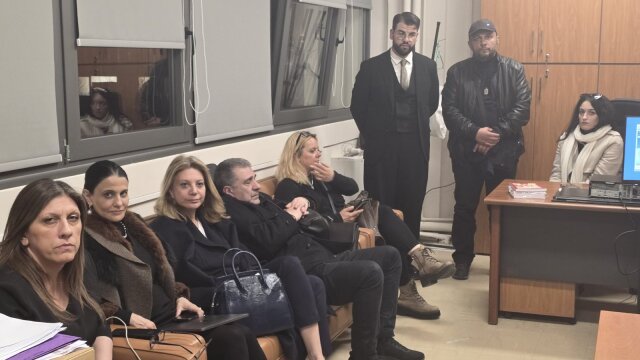 Δείτε την φωτογραφία που ανέβασε η Καρυστιανού με Γρατσία, Κωνσταντοπούλου και Ρούτσι  στο δικαστικό μέγαρο Λάρισας