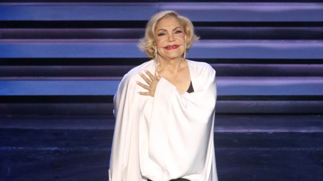 Στο νεκροταφείο Κηφισιάς, σε στενό κύκλο και υπό τους ήχους των αγαπημένων της τραγουδιών, έπεσε η αυλαία για τη Μαρινέλλα