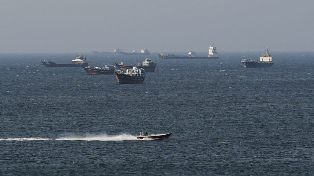 Οι ΗΠΑ πιέζουν για συμφωνία και διατηρούν τον αποκλεισμό κατά του Ιράν, διεθνείς κινήσεις για τα Στενά του Ορμούζ  