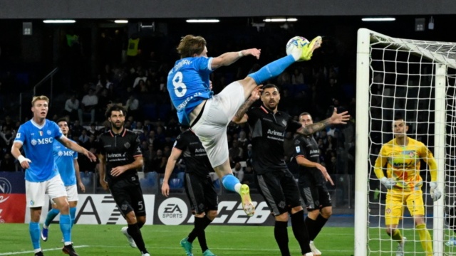 Serie A, Νάπολι – Κρεμονέζε 4-0: Εμφατική νίκη και άνοδος στη δεύτερη θέση, δείτε τα γκολ 