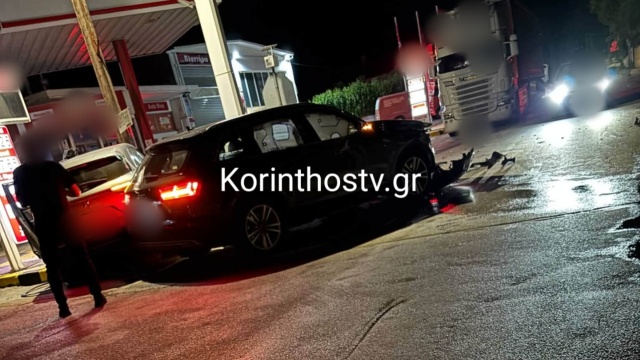 Σοβαρό τροχαίο με έναν τραυματία στο Ζευγολατιό Κορινθίας: Αυτοκίνητο έκοψε κολώνα της ΔΕΗ, δείτε φωτογραφίες