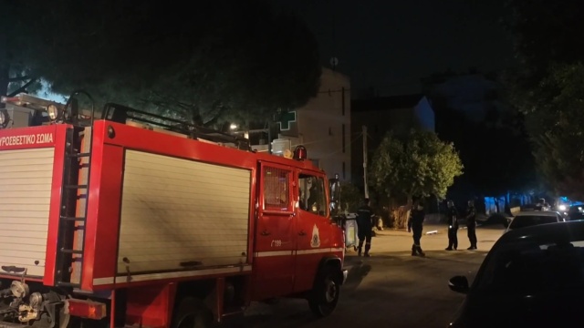 Υπό μερικό έλεγχο η φωτιά σε διαμέρισμα 4ου ορόφου στη Θεσσαλονίκη, δεν κινδύνευσαν ένοικοι 