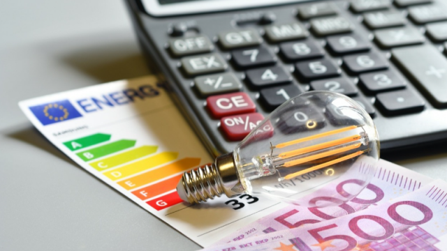 Γιατί οι πάροχοι κράτησαν σταθερές τις τιμές ρεύματος τον Ιανουάριο