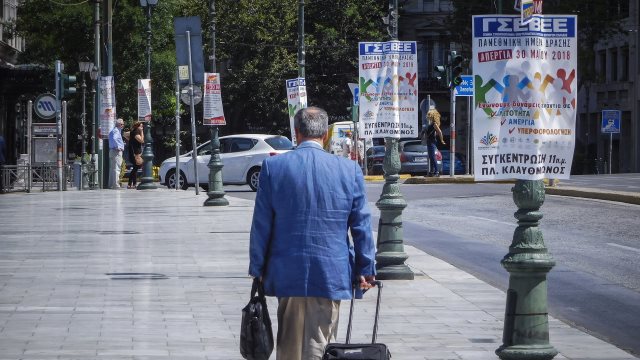 Παραλύει η χώρα από την απεργία της κοινωνικής συμμαχίας κατά της λιτότητας