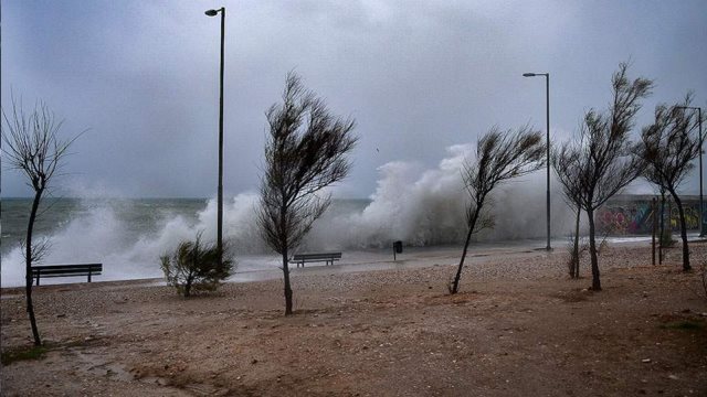 Σαρώνουν τα μελτέμια - Μέχρι 111 χιλιόμετρα η μέγιστη ταχύτητα ριπών