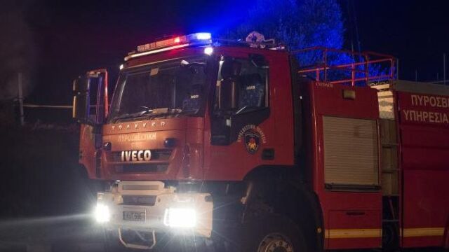 Φωτιά στην Πάρνηθα: Παραμένει χωρίς ενεργό μέτωπο - Στη μάχη με διάσπαρτες εστίες πάνω από 200 πυροσβέστες