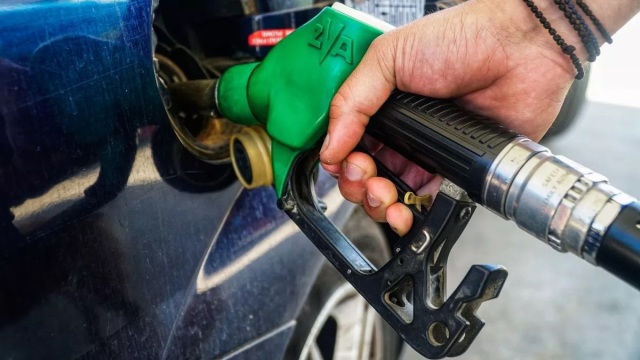 Μεγάλη επιχείρηση του ελληνικού FBI για πρατήρια που έκλεβαν καύσιμα σε όλη την Ελλάδα, δέκα συλλήψεις