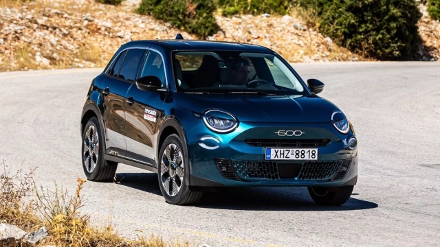 Δοκιμάζουμε το υβριδικό, αυτόματο Fiat 600 - Πόσο κοστίζει;
