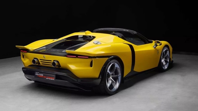 Οι πελάτες της έχουν πολλά… νεύρα