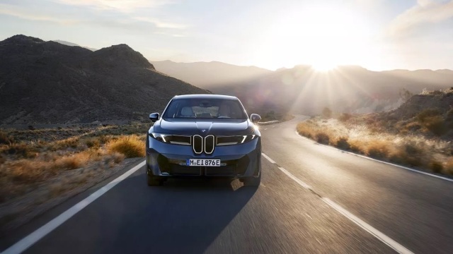 Οδηγούμε τη νέα BMW iX3 50 xDrive στην Ισπανία