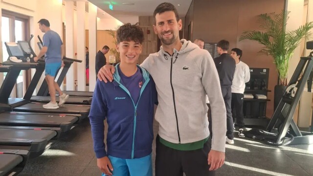 Ο Τζόκοβιτς αποθέωσε τον Παγώνη: «Θυμήσου την προπόνησή μας όταν πάρεις το πρώτο σου σλαμ», δείτε βίντεο