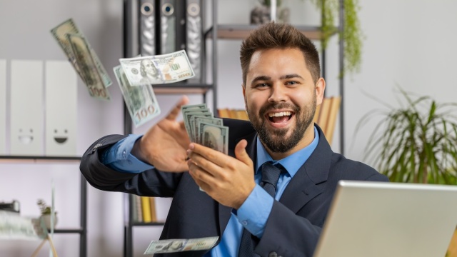 Ποια εταιρεία θα δώσει πριμ μαμούθ;