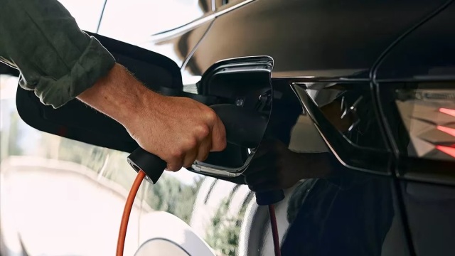 Επιστρέφει στη βενζίνη ο κάτοχος ηλεκτρικού;