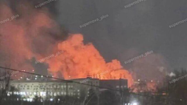 Πυρκαγιά σε βιομηχανική ζώνη πόλης στη Ρωσία από επιδρομή ουκρανικών drone