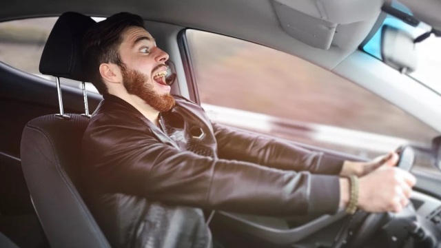 Ποιοι πρέπει να παραδώσουν άμεσα το δίπλωμα οδήγησης