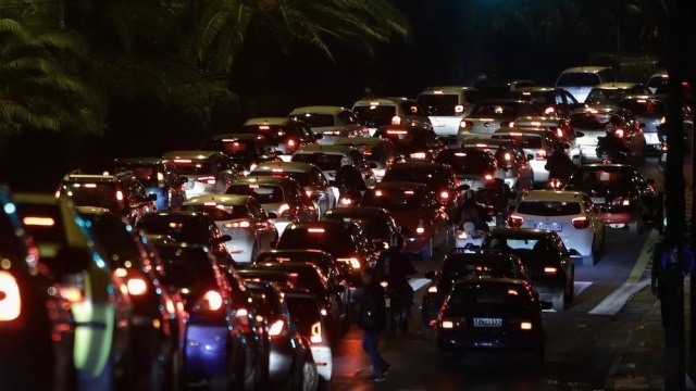 Ξαφνικό πρόβλημα με δύο εκατομμύρια αυτοκίνητα στην Ελλάδα