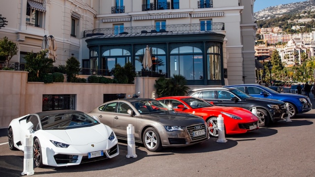 Ο εφοπλιστής που πούλησε όλες τις Ferrari του – Η Ελλάδα δεν είναι Μονακό