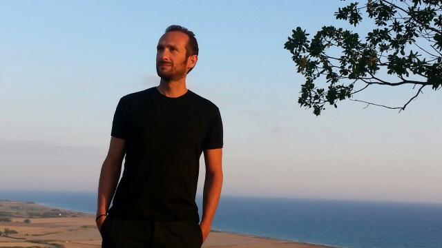 «Μία πόλη, μια μελωδία σε δύο κόσμους»: Η Λεμεσός του ερμηνευτή και συνθέτη, Γιώργου Καραδήμου