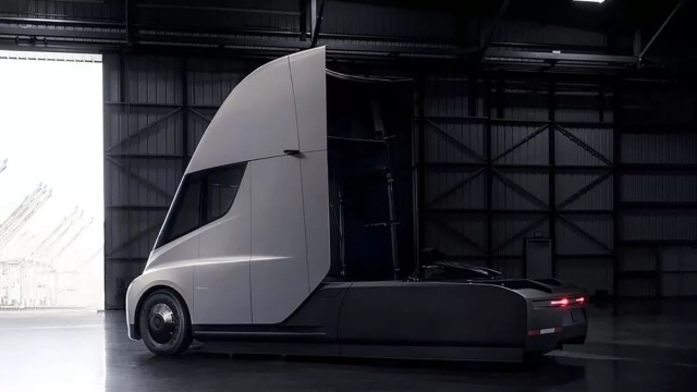 Οριστικό: To Tesla Semi έρχεται Ελλάδα!
