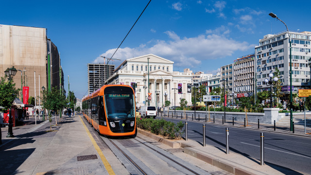 Πυκνώνουν τα δρομολόγια στο τραμ, μικρότερες αναμονές σε Σύνταγμα-Πικροδάφνη και Βούλα-ΣΕΦ
