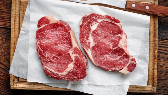 Γιατί η σπαλομπριζόλα είναι πιο ακριβή από την μπριζόλα;