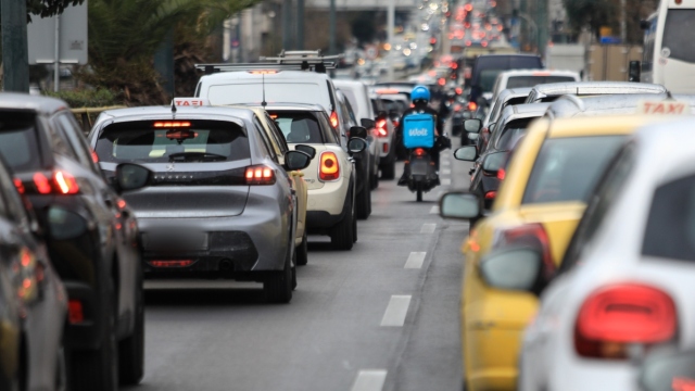 Τέλη κυκλοφορίας 2026: Πρόστιμα σε περίπου 800.000 ιδιοκτήτες οχημάτων που έχασαν την προθεσμία