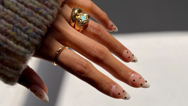 Πώς θα διορθώσετε ένα σπασμένο νύχι, σύμφωνα με δύο κορυφαίες nail artists