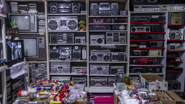 Millennials: Η γενιά που θα κληρονομήσει από τους γονείς της τόνους από πράγματα – είτε το θέλει είτε όχι