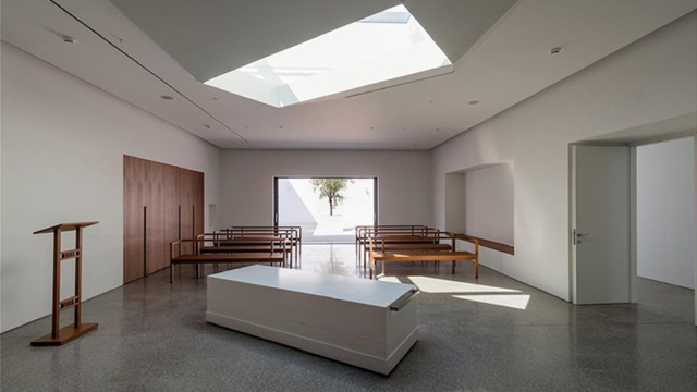 Ιερέας υπέρ της αποτέφρωσης: Νηπιακή προσέγγιση ότι το σώμα πρέπει να είναι ενταφιασμένο για να «αναστηθεί»