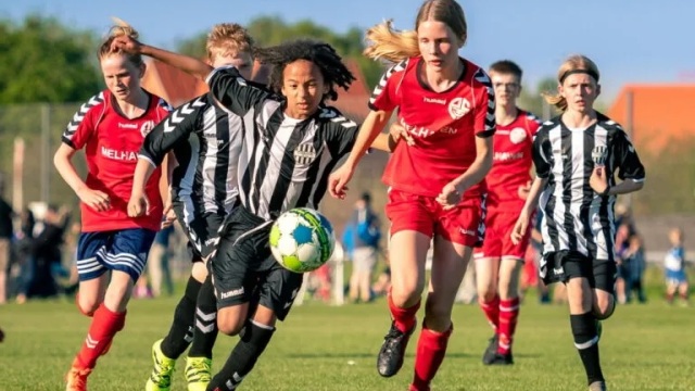 Πώς το μισθολογικό χάσμα μεταξύ των δύο φύλων ξεκινά από την παιδική ηλικία