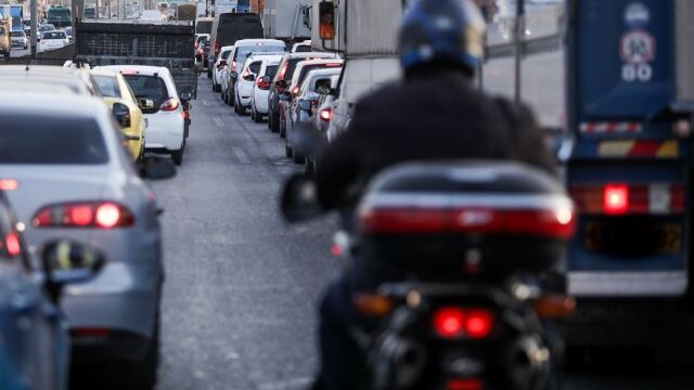 Καθυστερήσεις στην Αττική Οδό στο ρεύμα προς Αεροδρόμιο από Πλακεντίας έως Λεωφόρο Μαραθώνος