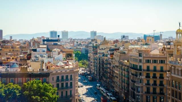 Έως 15 ευρώ τη βραδιά ο τουριστικός φόρος στη Βαρκελώνη, διπλασιάζεται το τέλος για επισκέπτες