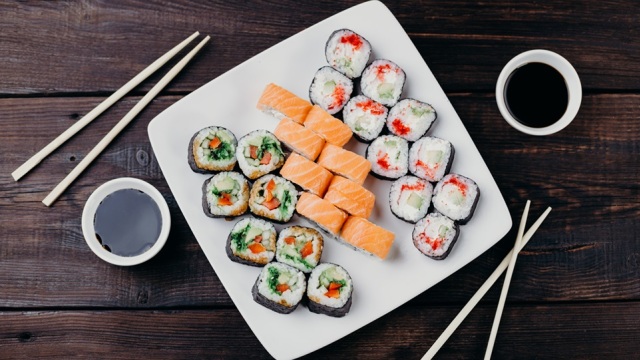 Πόσο ασφαλή είναι τα ωμά θαλασσινά και ψάρια;