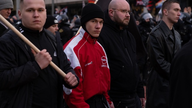 Άντρες ακροδεξιοί, γυναίκες φεμινίστριες και αριστερές: Πώς βάθυνε η πανδημία το ιδεολογικό χάσμα των φύλων;