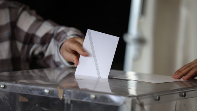 Pulse: Στο 29% η ΝΔ στην εκτίμηση ψήφου, μειώθηκαν στο 11% από 14% εκείνοι που βλέπουν θετικά ένα κόμμα Τσίπρα