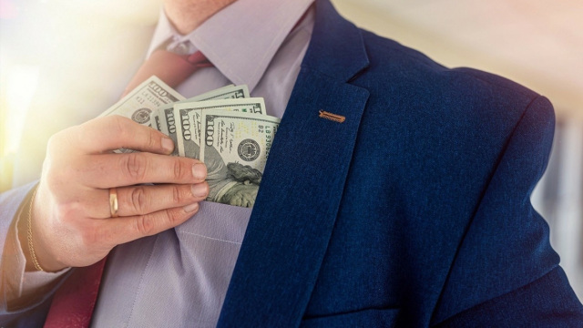 Τι σημαίνει να είσαι πλούσιος; Οι μισθοί που εξασφαλίζουν οικονομική άνεση 