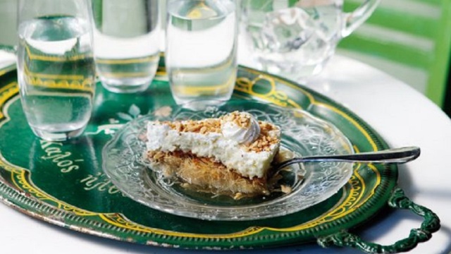 18 πολίτικα γλυκά που δεν χορταίνουμε ποτέ!