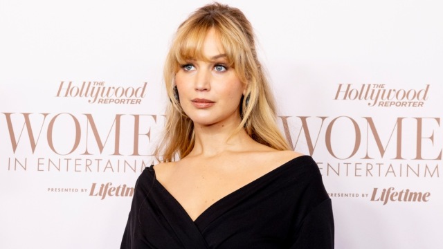 Τζένιφερ Λόρενς: Αντιδράσεις μετά την αποκάλυψη ότι έδωσε τον σκύλο της στους γονείς της αφού δάγκωσε τον γιο της