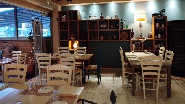 Θάμα Μεζέ: Η εμπειρία του αυθεντικού μεζεδοπωλείου στον Χολαργό που αξίζει να ζήσεις έστω μία φορά