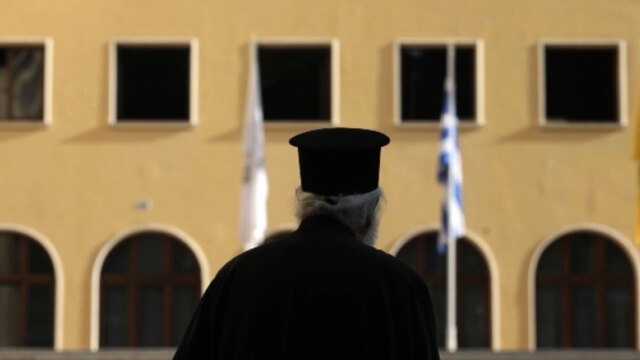 Συνελήφθη 60χρονος ιερέας στο Ηράκλειο Κρήτης λίγο πριν ψάλλει το «Χριστός Ανέστη»