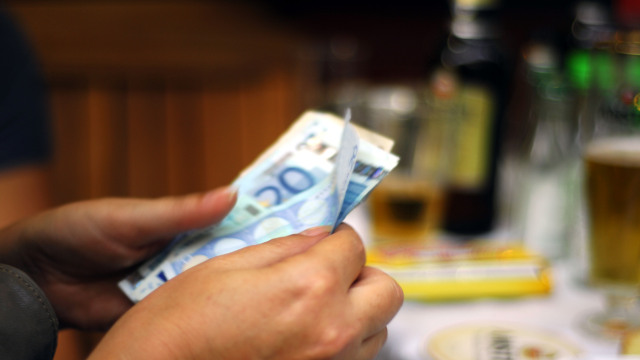 Συντάξεις και επιδόματα πριν από τα Χριστούγεννα: Πότε καταβάλλονται 