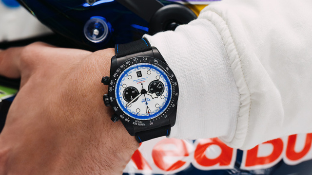 Η TUDOR παρουσιάζει το Black Bay Chrono Carbon 25 