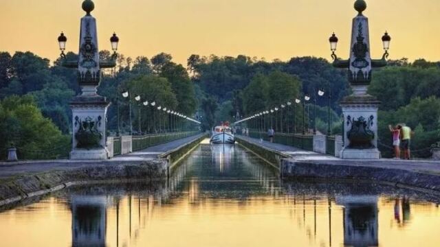 Η μακρύτερη γέφυρα καναλιού στη Γαλλία, του Γουστάβου Άιφελ, αποτελεί ένα από τα σημαντικότερα αξιοθέατα της χώρας
