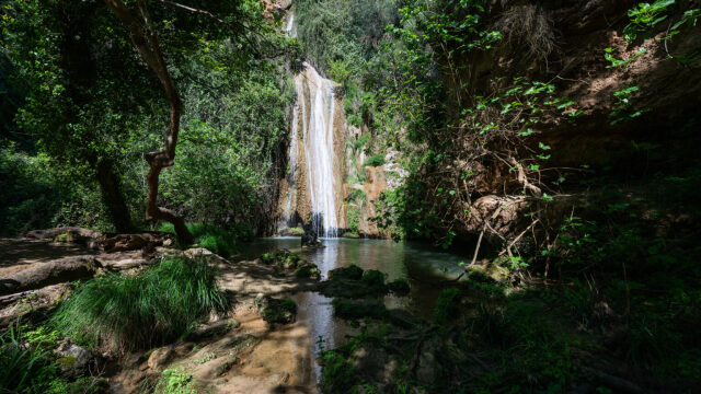 Εξερευνώντας τον καταρράκτη Καλάμαρη στη Μεσσηνία
