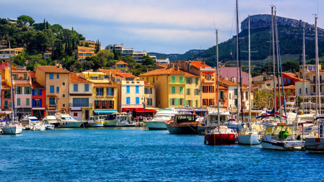Το ψαροχώρι της νότιας Γαλλίας που μοιάζει με ελληνικό νησί

